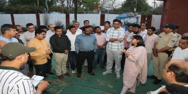 ग्वालियर-नगरे अद्य आरभ्य पुस्तक-मेलापकः आयोज्यते, अल्प-मूल्येन विद्यालयानां पुस्तकानि लेखन-सामग्र्यः तथा वस्त्राणि च उपलब्धानि भविष्यन्ति