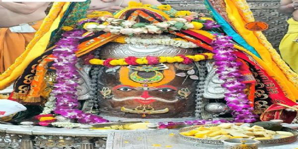 उज्जैनभस्म-आरतीदर्शनम्, भांग-चंदनेन राज्ञःस्वरूपे सज्जितो बाबा महाकालः