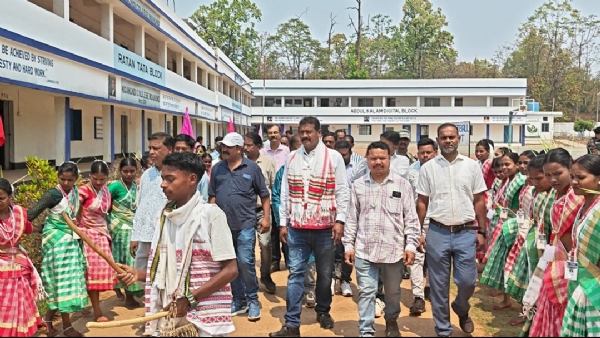 शैक्षणिक भवन का उद्घाटन करते  विधायक सह सत्तारूढ़ दल के उप मुख्य सचेतक सोनाराम सिंकु
