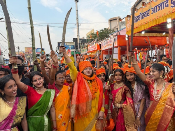 जुलूस में शामिल महिलाएं