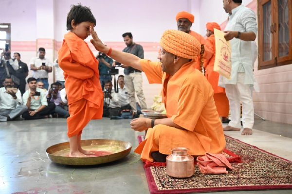 During the Kanya Pujan ritual, the Chief Minister personally served food with his own hands and sought blessings from the young girls by offering them *Dakshina* and gifts.