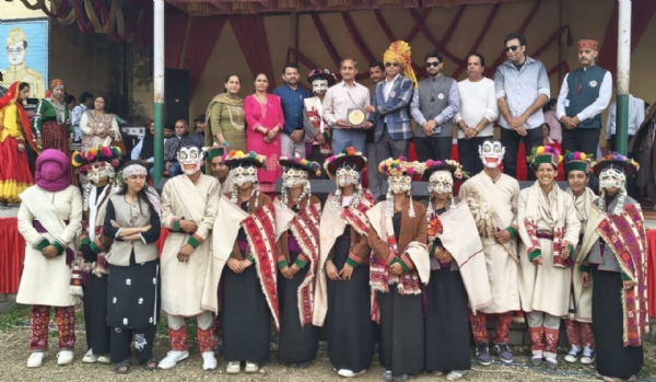 सभी प्रतिभागियों को सम्मानित भी किया गया।