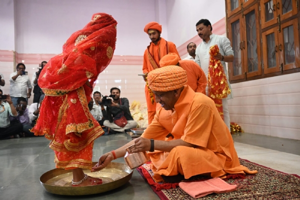 During the Kanya Pujan ritual, the Chief Minister personally served food with his own hands and sought blessings from the young girls by offering them *Dakshina* and gifts.