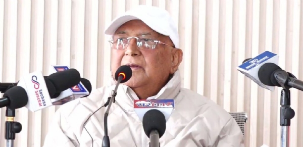 नवनिर्वाचित सांसदों को संबोधित करते के पी शर्मा ओली