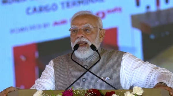 प्रधानमंत्री नरेंद्र मोदी शनिवार को जनसभा को संबोधित करते हुए