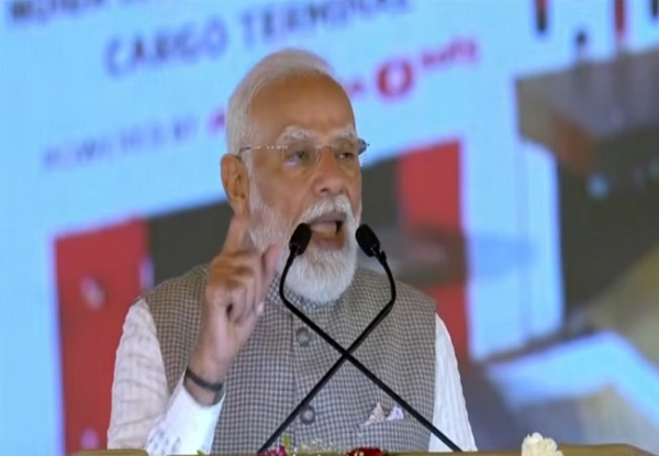 सभा को संबोधित करते हुए प्रधानमंत्री मोदी