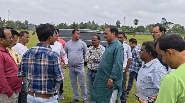 सभास्थल का जायजा लेते जिला तृणमूल कांग्रेस के चेयरमैन खगेश्वर राय   