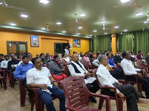 गुवाहाटी के भरलुमुख स्थित आलोक भवन के संघ साधक मधुकर लिमये भवन में रविवार को आयोजित पूर्वोत्तर भारत अध्ययन समूह की पहल पर विशेष व्याख्यान कार्यक्रम की तस्वीर। गुवाहाटी के भरलुमुख स्थित आलोक भवन के संघ साधक मधुकर लिमये भवन में रविवार को आयोजित पूर्वोत्तर भारत अध्ययन समूह की पहल पर विशेष व्याख्यान कार्यक्रम की तस्वीर।