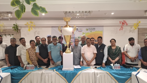 बरेली में 54वीं राष्ट्रीय सीनियर महिला हैंडबॉल प्रतियोगिता को लेकर आयोजित प्रेस वार्ता में मौजूद पदाधिकारी।