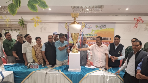 बरेली में 54वीं राष्ट्रीय सीनियर महिला हैंडबॉल प्रतियोगिता को लेकर आयोजित प्रेस वार्ता में मौजूद पदाधिकारी।