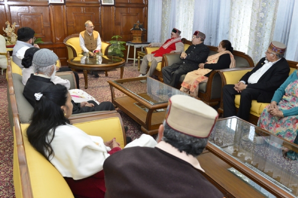 राज्यपाल से वरिष्ठ नागरिकों की भेंट