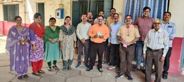 कमला नेहरु कॉलेज में खूब उड़ें रंग-गुलाल, तिलक लगाकर दी होली की शुभकामनाएं