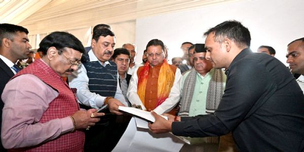 केन्द्रीय गृहमंत्रिणो हरिद्वारस्थस्य कार्यक्रमस्थलस्य का मुख्यमंत्री धामी अकरोन्निरीक्षणम्