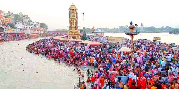 वर्षस्य प्रथम चंद्र ग्रहणमद्य , सर्वेषां मंदिराणां कपाटाः पिहिताः