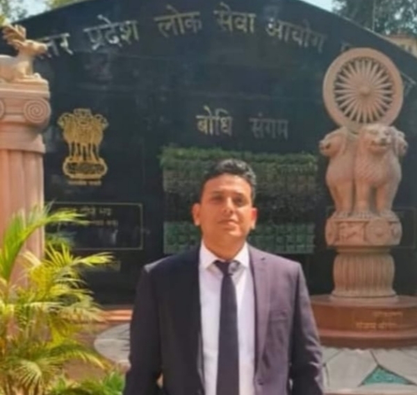 यूपीएससी में सफलता प्राप्त कर ट्रेजरी आफिसर बने निखिलेंद्र सिंह
