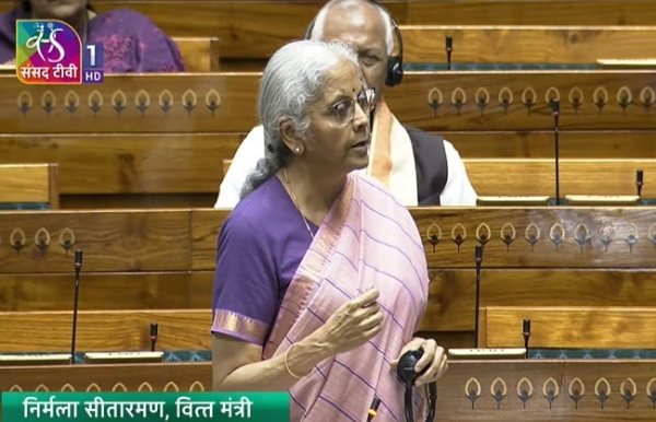 लोकसभा में प्रश्न काल के दौरान सवालों का जवाब दते हुए सीतारमण