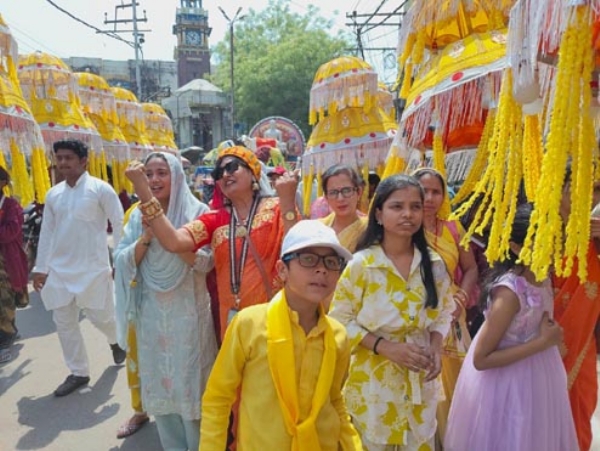 महावीर जयंती पर शोभा यात्रा