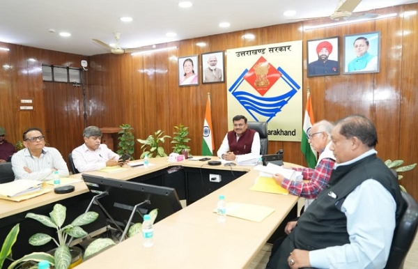 सचिवालय में मुख्य सचिव एवं यूजेवीएनएल के अध्यक्ष आनंद वर्धन की अध्यक्षता में आयोजित बैठक।