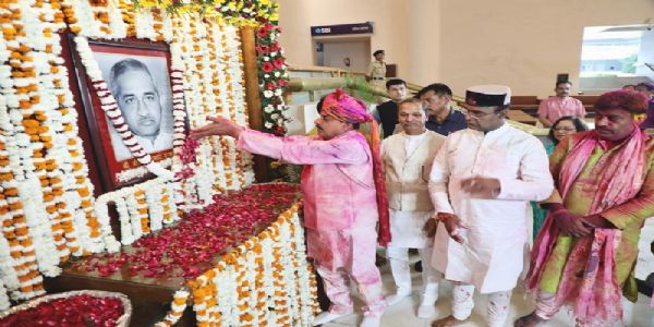 मध्यप्रदेशस्य मुख्यमन्त्री डॉ.मोहनयादव: पूर्व–मुख्यमन्त्रिणः स्वर्गीय-वीरेन्द्रकुमार-सखलेचा–महोदयस्य जयन्त्यां तस्य स्मरणं कृतवान्