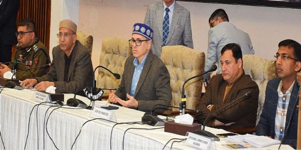 ईरानस्य स्थितिविषये मुख्यमन्त्री उमर–अब्दुल्ला नागरिक–समाजस्य सदस्यैः सह संवादं कृतवान्