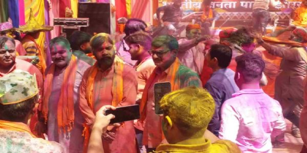भाजपा–नेतृभिः प्रदेश–कार्यालये होली–उत्सवः उत्साहेन आचरितः