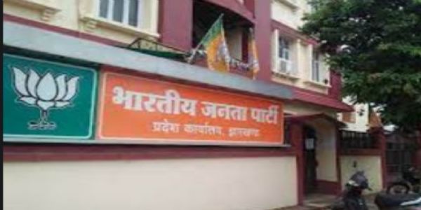 झारखंड भाजपादलस्य नेतारो नितिन नवीनाय बिहारतो राज्यसभा प्रत्याशिनं कर्तुं वर्धापितवान्