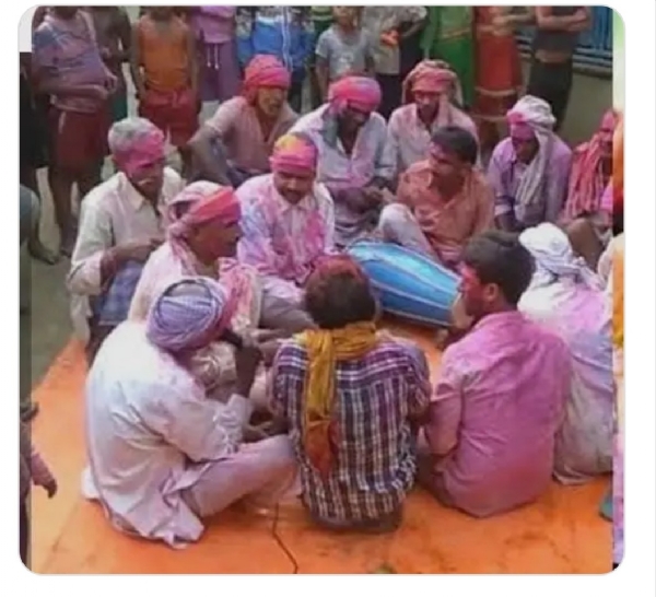 बाग की चौपाल में शामिल ग्रामीण बाग की चौपाल में शामिल ग्रामीण