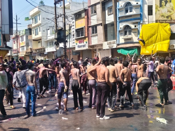 काेतमा में हाेली