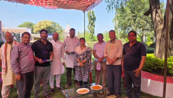 सांसद संग हाेली