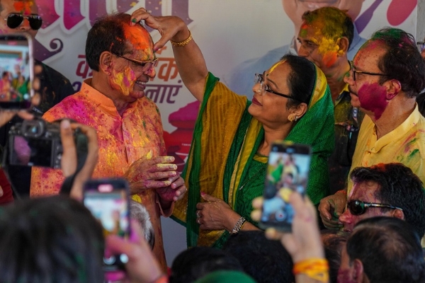 केन्द्रीय मंत्री शिवराज सिह चौहान के निवास पर होली मिलन