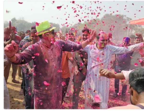 प्रतापगढ़ पुलिस लाइन में होली