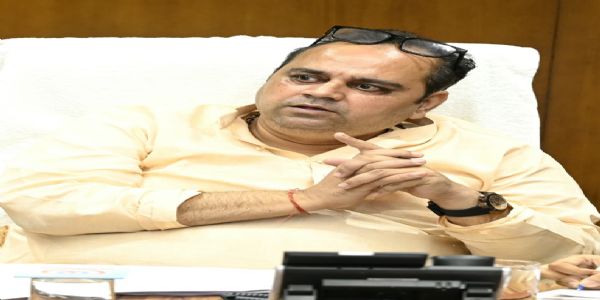 औषधि–नियन्त्रण–विभागेन २० लक्षाधिक–मूल्यस्य इन्सुलिन–औषधस्य जप्तिः कृता - पंकज–कुमार–सिंहः