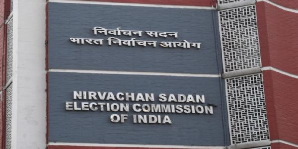 मतदाता–सूची–विवादस्य मध्ये निर्वाचन–आयोगस्य पूर्ण–पीठ–प्रवासात् पूर्वं बङ्गाले राजनैतिक–उष्णता वर्धिता