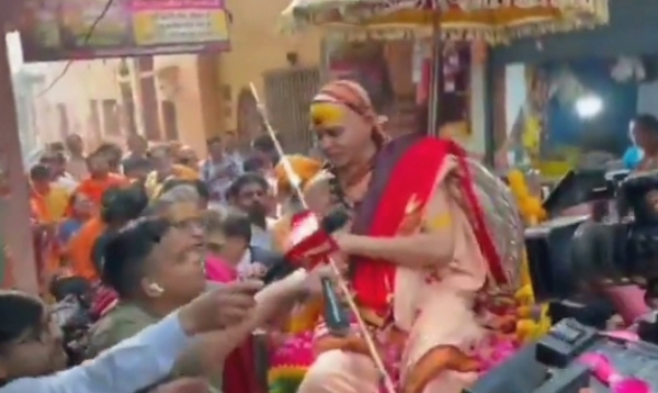 यात्रा पर निकलते शंकराचार्य अविमुक्तेश्वरानंद