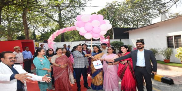 अन्ताराष्ट्रिय–स्त्री–दिवसस्य अवसरे यातायात–आरक्षकस्य जागरूकता–कार्यक्रमः, १५० स्त्रियः सहभागम् अकुर्वन्