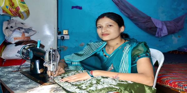 महतारी–वन्दन–योजना : मातृशक्तेः हस्ताभ्यां सुसज्जितं भवति दुहितॄणां भविष्यम्