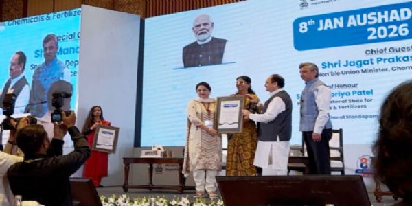 केंद्रीय स्वास्थ्य मंत्रिणा जे.पी.नड्डा इत्यनेन अनुकरणीय सेवाभ्यो जीएमसी अनंतनागस्य प्राचार्यः प्रो डॉ. रुखसाना नजीबः सम्मानितः