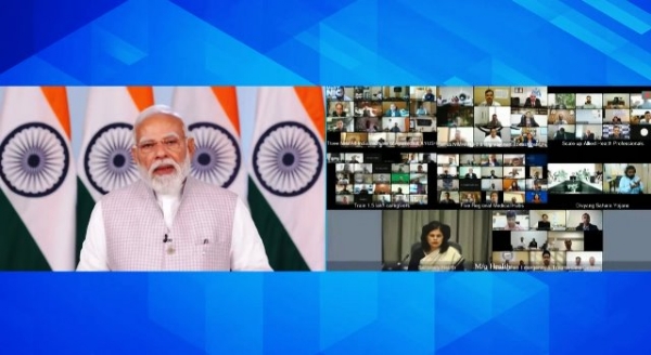 प्रधानमंत्री नरेन्द्र मोदी वेबिनार को संबोधित करते हुए प्रधानमंत्री नरेन्द्र मोदी वेबिनार को संबोधित करते हुए