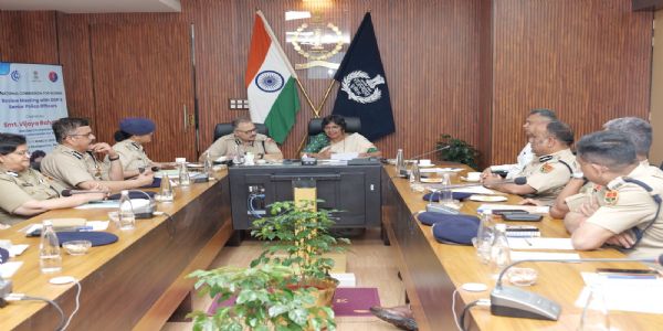 महिला सुरक्षां प्रति राष्ट्रीय महिला आयोगस्य पुलिस अधिकारिणां चोपवेशनम्