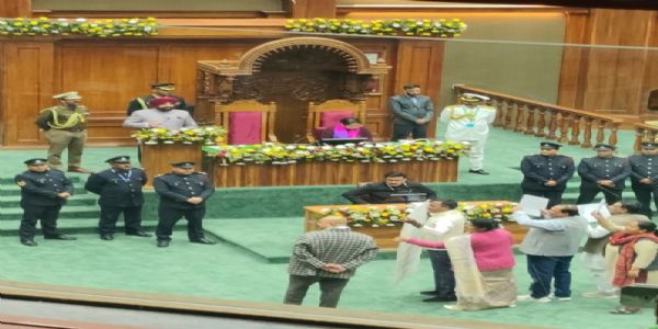 ग्रीष्मकालीन राजधान्यां गैरसैंणे राज्यपालस्य अभिभाषणेन सह वित्तीयसत्रं शुभारब्धम्