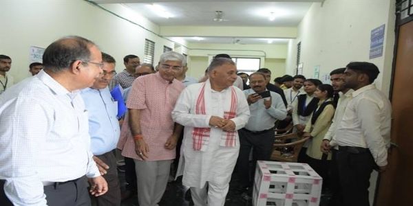 भारतदेश: समृद्धं राष्ट्रम् आसीत्, अतः ‘स्वर्णस्य पक्षी’ इत्यनेन ख्यात: आसीत् — इन्द्रसिंहपरमारः