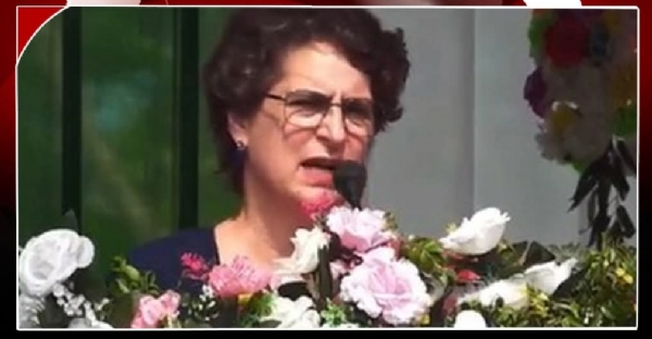 असम के डिब्रूगढ़ जिले में चुनावी सभा को संबोधित करते हुए कांग्रेस सांसद प्रियंका गांधी वाड्रा।