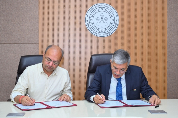 एमओयू के दौरान लिया गया छायाचित्र