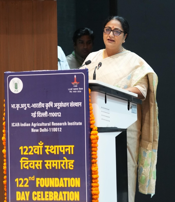 दिल्ली स्थित पूसा में भारत कृषि अनुसंधान संस्थान के 122वें स्थापना दिवस समारोह को संबोधित करती मुख्यमंत्री रेखा