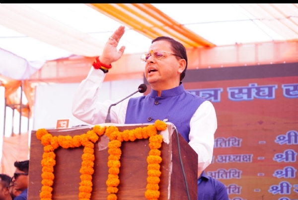 मुख्यमंत्री पुष्कर सिंह धामी कार्यक्रम को संबोधित करते हुए।