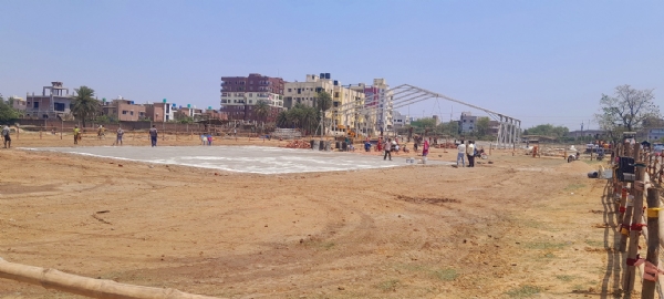 सभा स्थल पर चल रही तैयारी