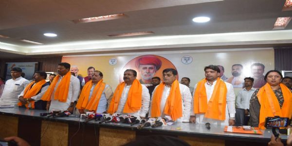 भारतीय-जनता-पक्षेण ज्योतिराव फुले-महात्मनः जयन्ती समारोहपूर्वकं आचरिता