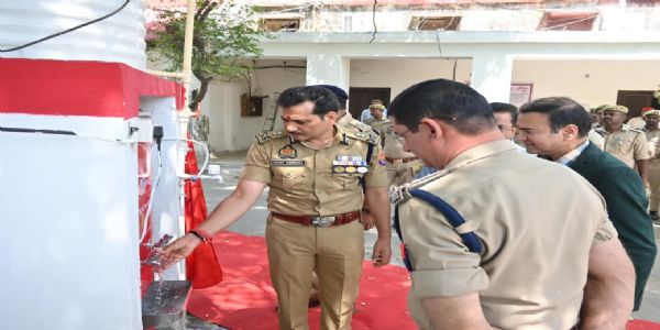 सीएम डैशबोर्ड इत्यस्य मार्चमासीयं श्रेणीकरणे वाराणसी पुलिस कमिश्नरेट इत्यस्मै प्रदेशे तृतीयं स्थानम्