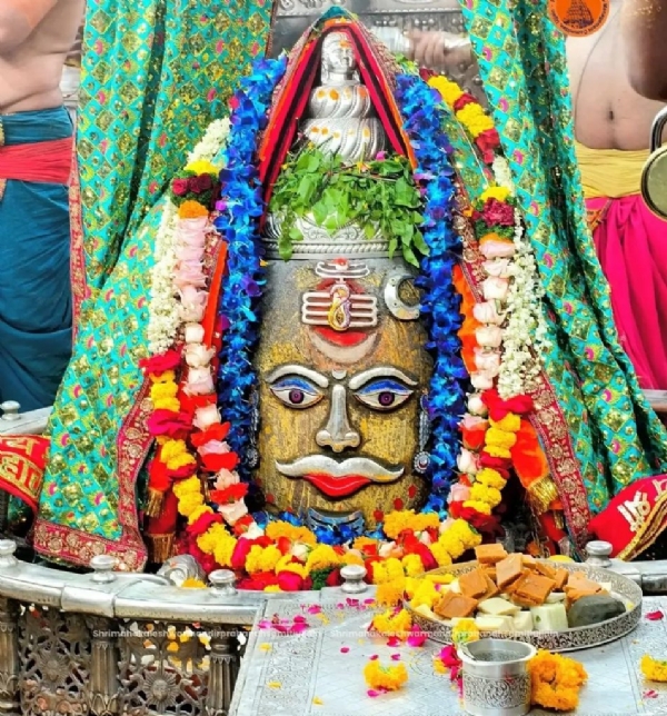 भस्म आरती में दिखा अलौकिक नजारा भस्म आरती में दिखा अलौकिक नजारा