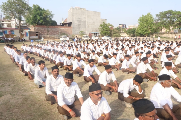 कार्यक्रम में उपस्थित स्वयंसेवक